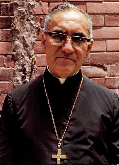 Porträt von Erzbischof Oscar Romero mit Brille